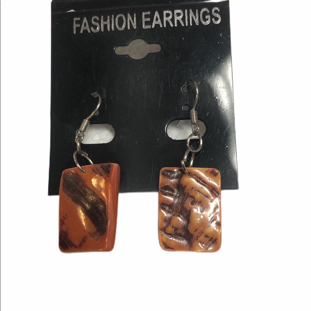 Boutique Shell Earrings - Picture 3 of 5